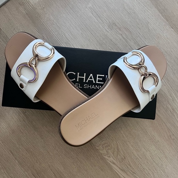 MICHAEL by Michael Shannon Jade Slide
White Sandal Size 7 - Picture 2 of 6